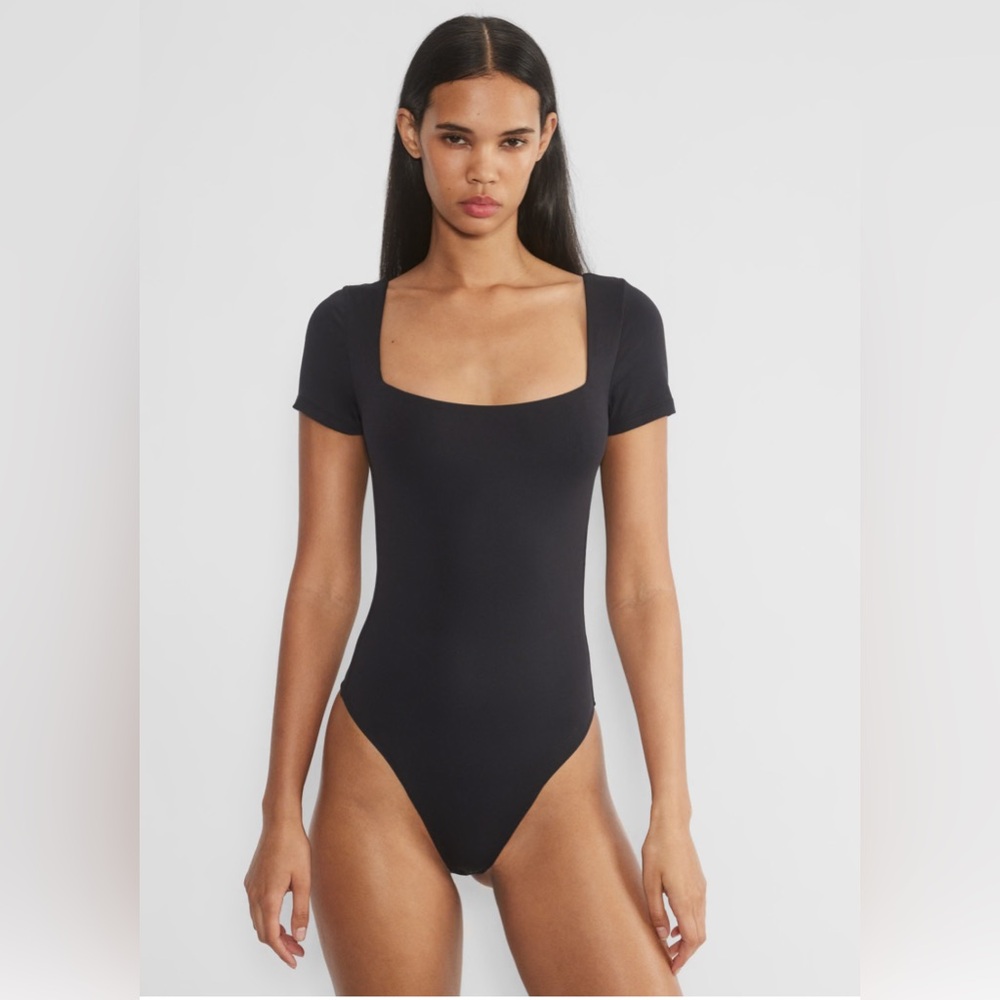Aritzia contour square neck bodysuit
